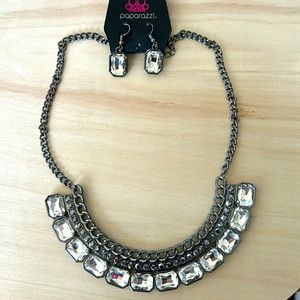 Beautiful rhinestone Paparazzi necklace earring set